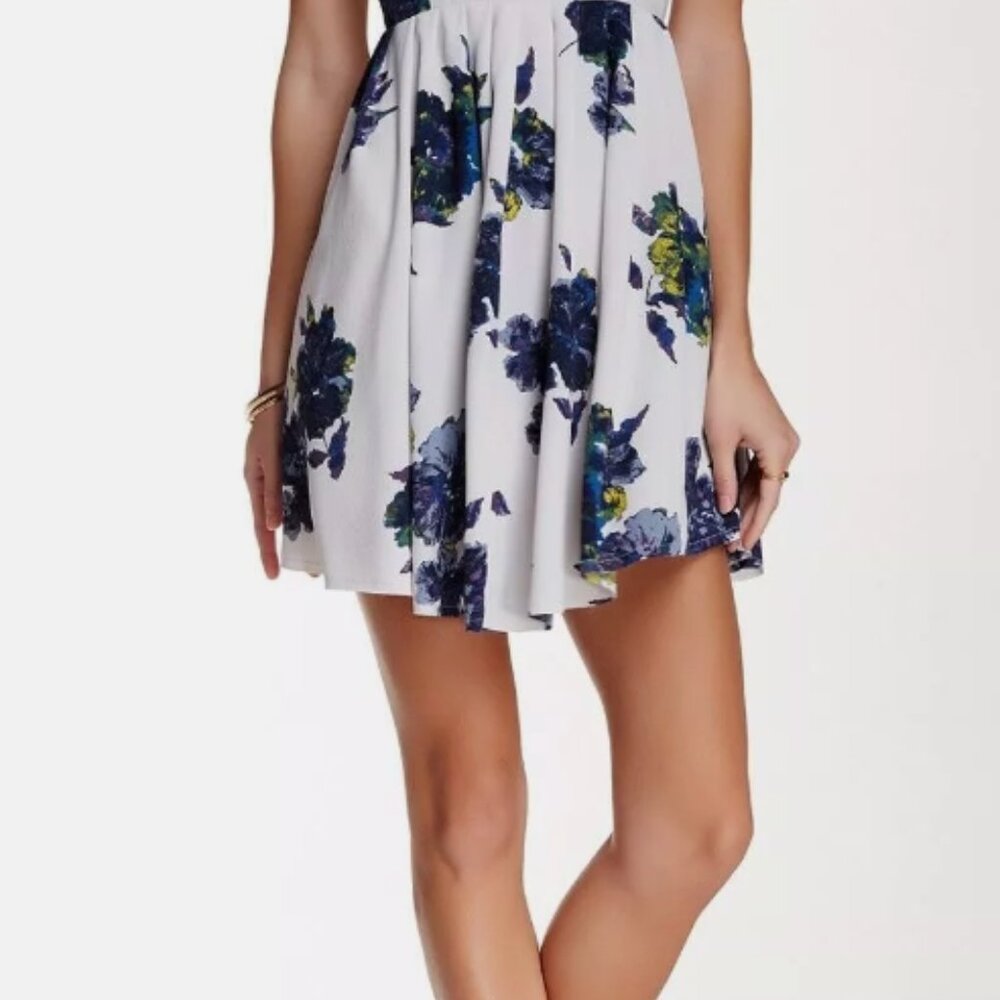 Free People Women's Mini White Floral Dress with Pockets /Keyhole /Pleated - Picture 9 of 12